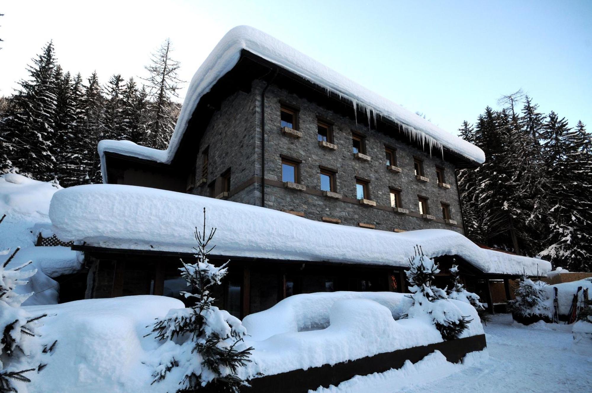 Chalet Eden Eco Hotel, Restaurant & Wellness Ла-Тюїль Екстер'єр фото